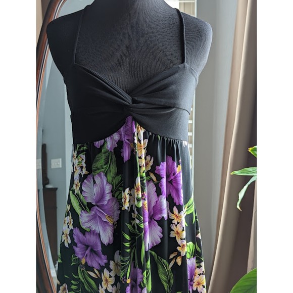 Hawaiian Dress - Picture 2 of 10